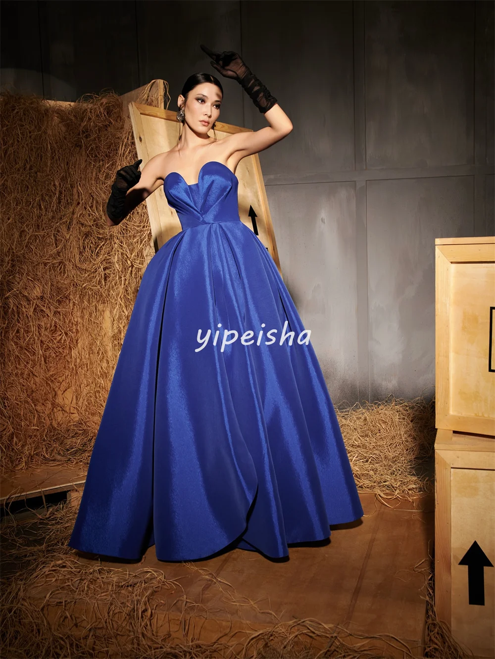 تخصيص الطراز الحديث الكلاسيكي Charmeuse الطية ألف خط الحبيب فساتين طويلة مخصصة فساتين المناسبات جودة عالية رائعة