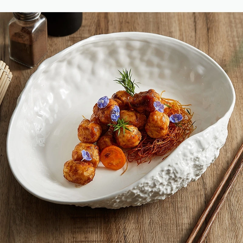 Prato de sopa oval branco puro com padrão de rock, mesa de cozinha minimalista, prato de jantar em forma de concha, prato principal de cerâmica