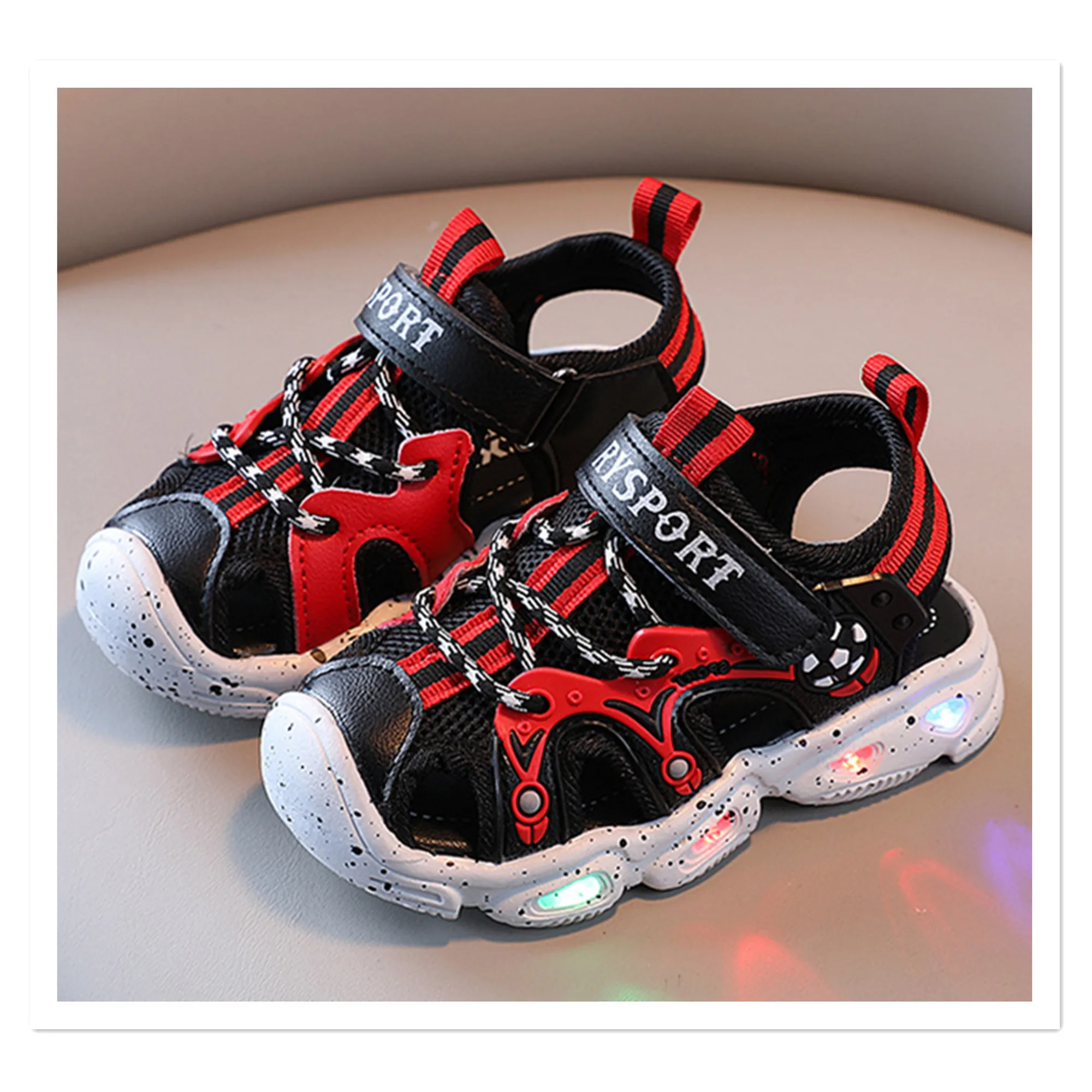 

Children's Beach Sandals Flashlight Shoes 2023 Summer New Boys' Lightweight Sports Shoes Explosion Edition Girls' Soft Sole Sand