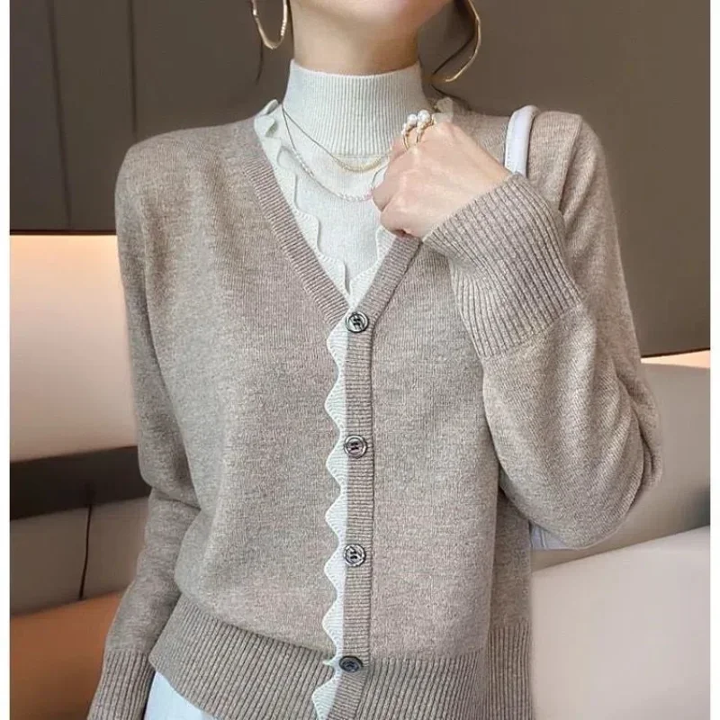 Two-piece Knitted Women's Tops for Spring and Autumn Vacations Fashionable Age-reducing Versatile Sweater New Hot Base Shirt