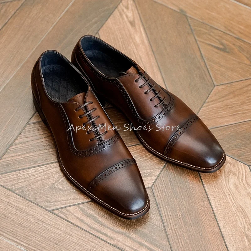 Zapatos formales de estilo británico tallados para hombre, zapatos Oxford de suela blanda de cuero genuino informales de negocios hechos a mano, zapatos de boda