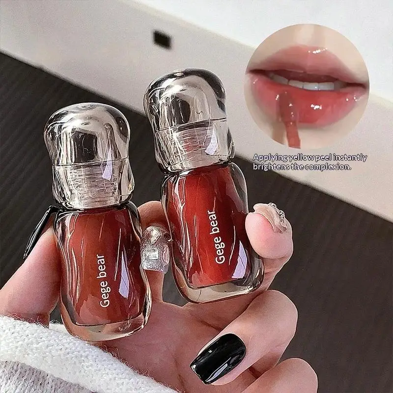 게게 베어 5ml 크리스탈 샤인 립글로스, 거울 같은 마무리로 입술을 가득하고 풍성하게 만들어 젊어 보이는 모습을 연출합니다.