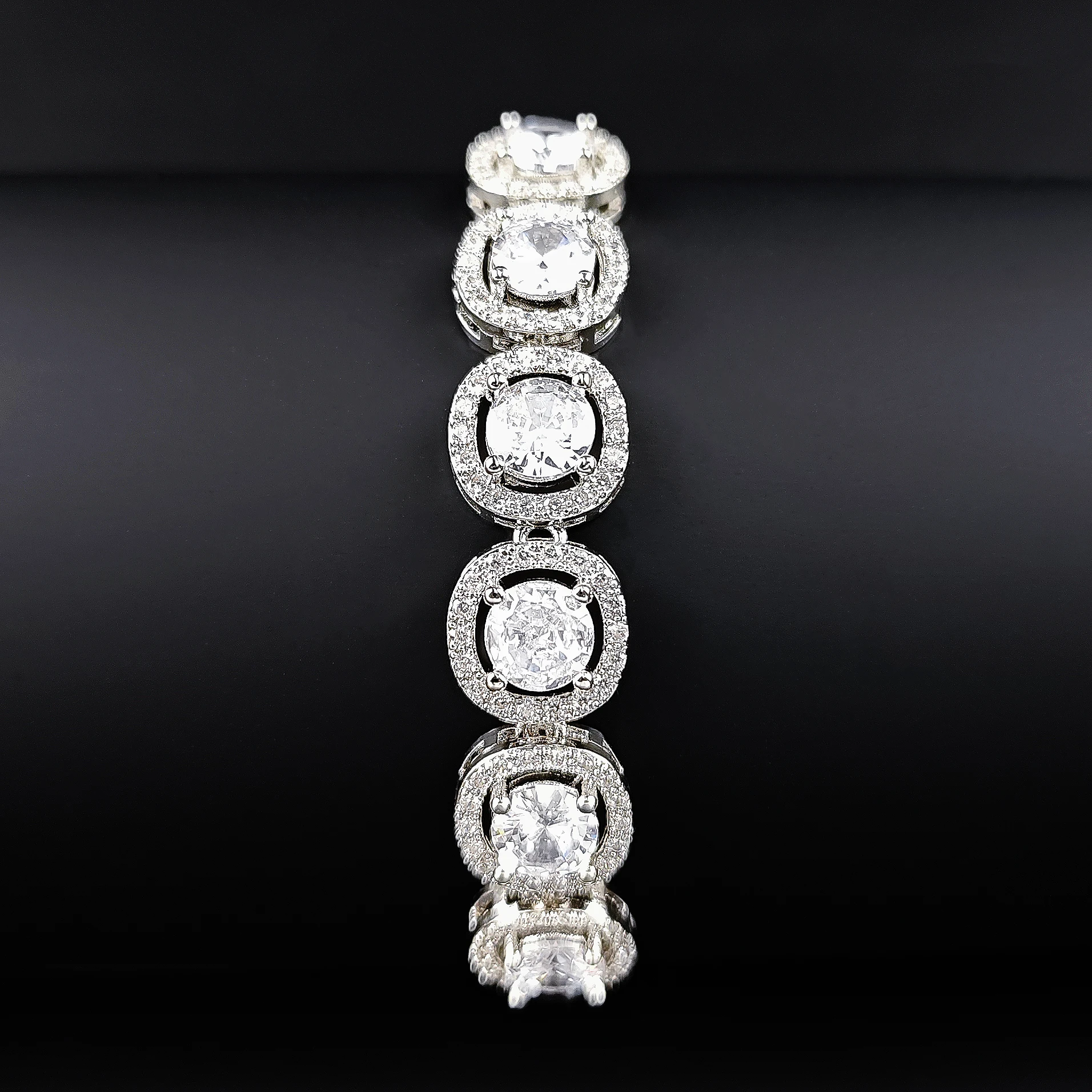 2024 جديد فاخر فضي اللون على اليد سوار الإسورة للنساء قابل للتعديل هدية للذكرى السنوية مجوهرات السائبة بيع Z59