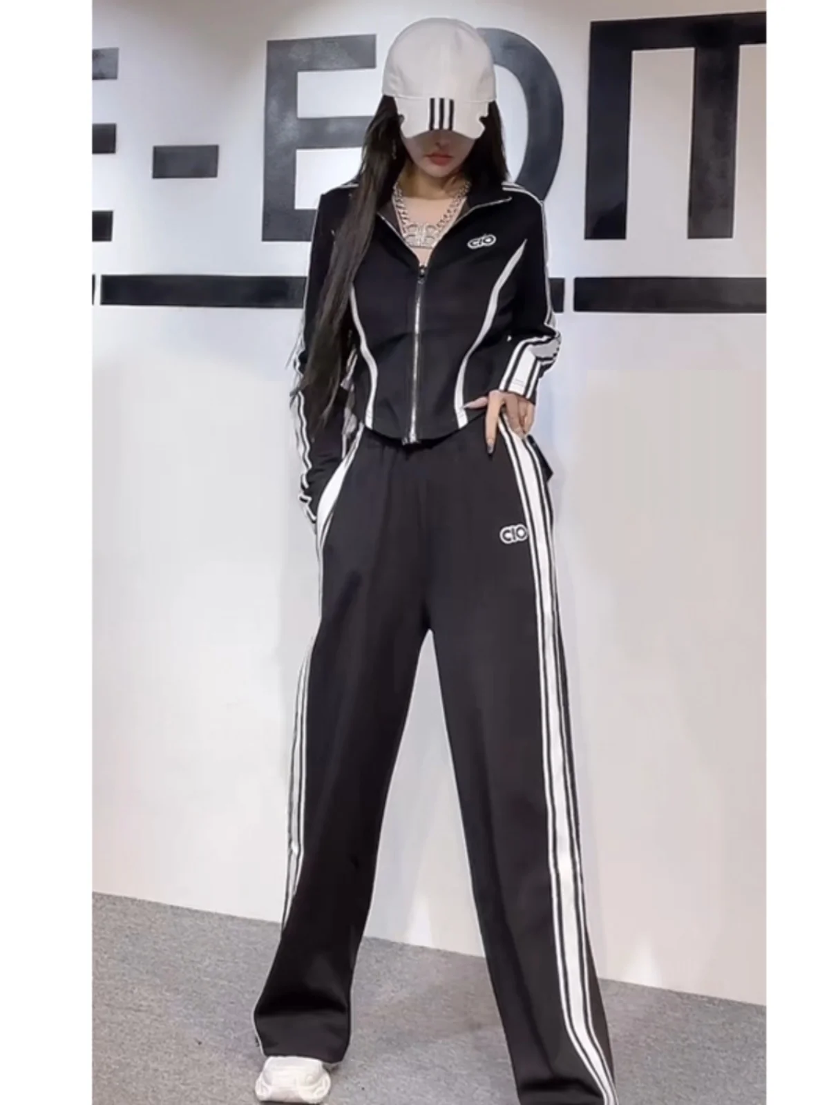 

Casual Sportswear Set Women's Slimming Sli Age-defng Two-piece Hoodie Wide-leg Pants Spring 2025 New Faion