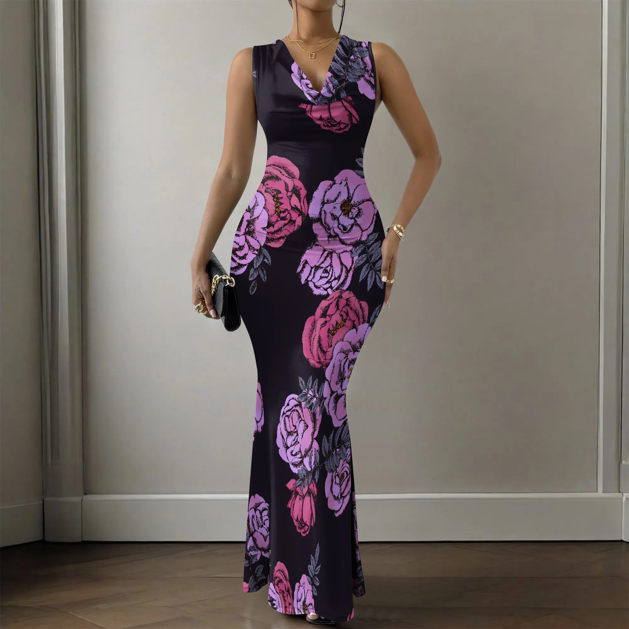 Damska sukienka maxi bez rękawów z dekoltem w szpic, czarna z różowo-fioletowym kwiatowym nadrukiem, elegancka suknia wieczorowa