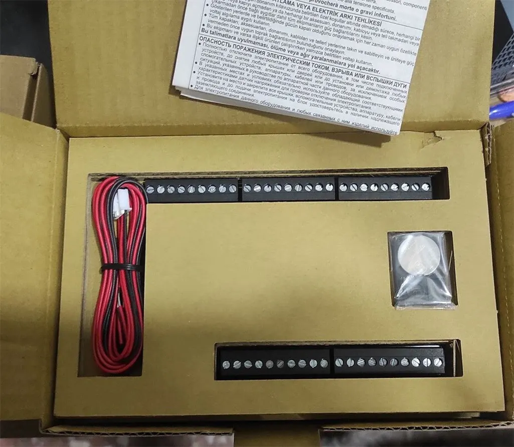 새로운 TM241CE40T TM241CE40U TM221CE40R TM221CE40T 1년 보증