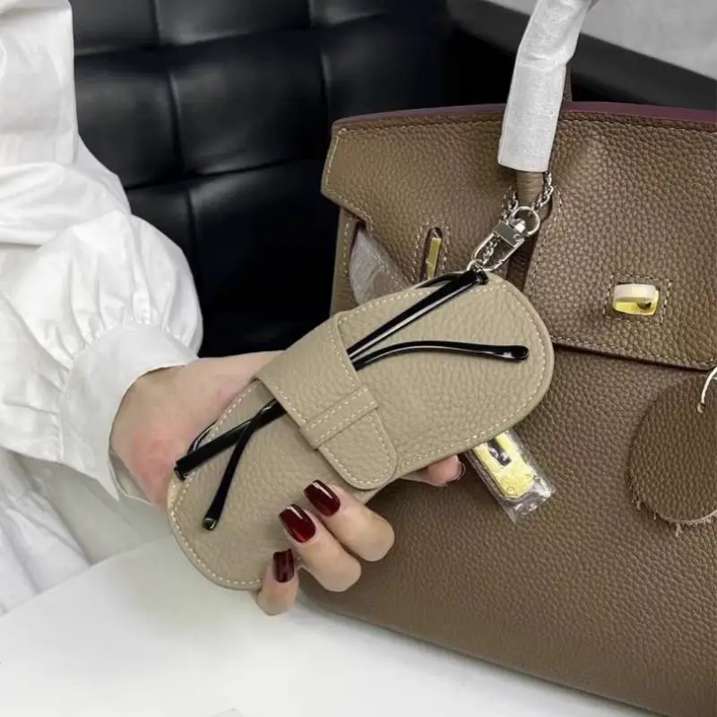 

Handmade PU Leather Glasses Bag With Lanyard Hanging Sunglasses Case Simple Glasses Storage Box Portable Retro Sunglasses Case