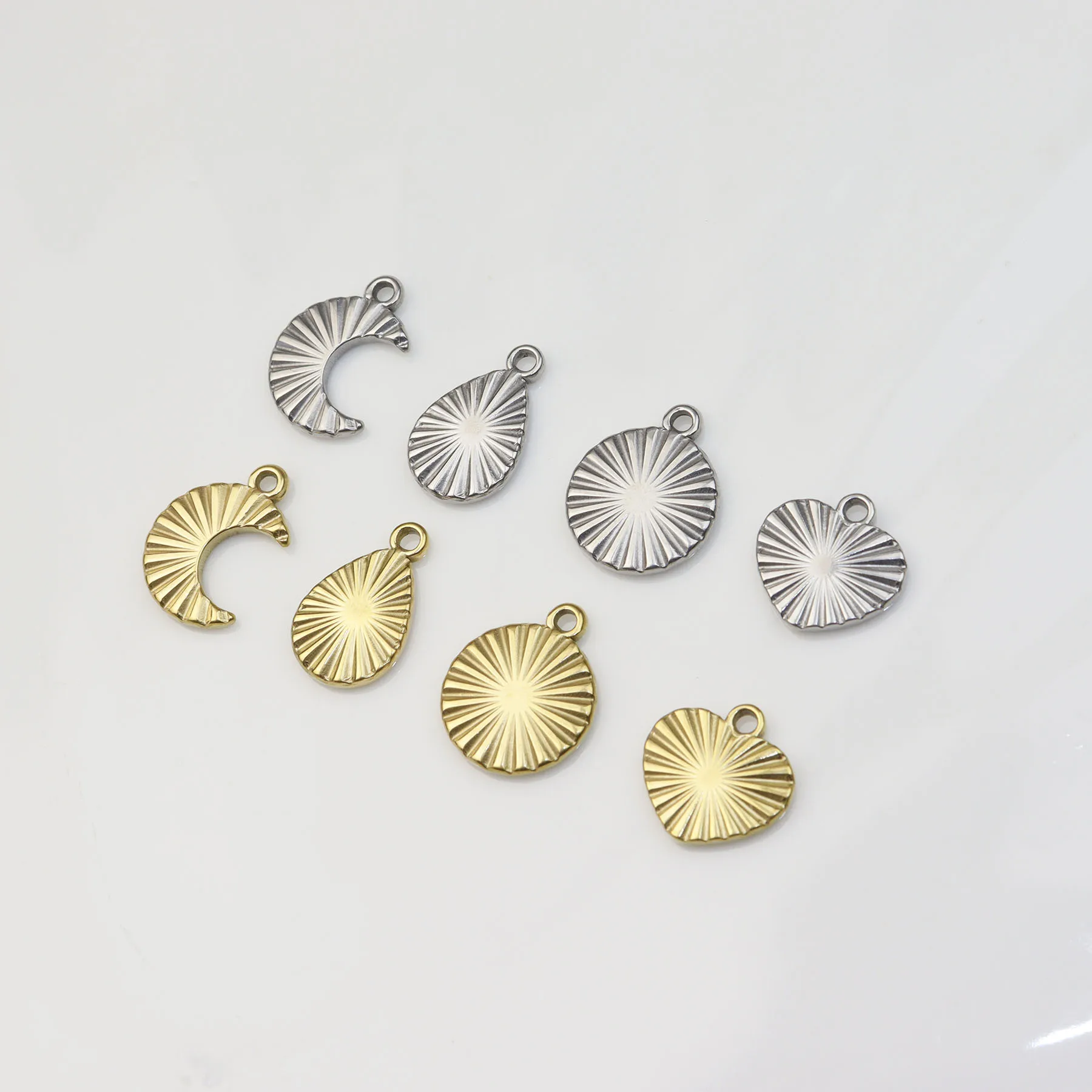 5pcs Wholesale Stainless Steel High Quality Moon Women Finding Charms Pendant DIY Fashion Jewelry Necklace Vacuum Plate 2 Colors