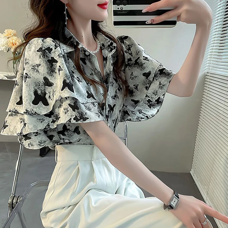 أنيقة التلبيب تقسم مطبوعة فراشة كم قمصان الملابس النسائية 2025 صيف جديد فضفاض شيك القمم مكتب سيدة البلوزات