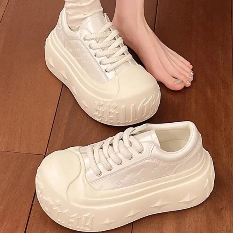 

Trendy White Thick Heel Sports Shoes for Women Lightweight Breathable Sneakers with 4cm Invisible Lift for Perfect Proportions​