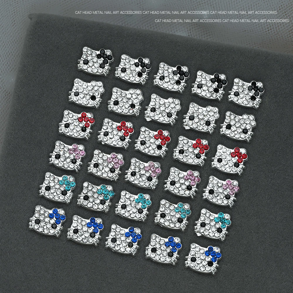 10/35 Buah Bagian Kuku Kristal Kitty Kawaii 3D Berlian Penuh Jimat Kuku Hello Kitty Kepala KT Berkilau dengan Dekorasi Seni Kuku Berlian Kecil