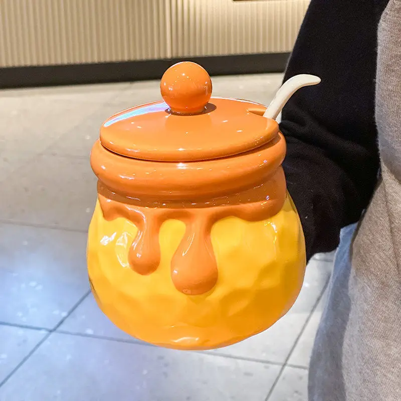 Cream honey jar ceramic with lid and spoon food grade storage jar large capacity high temperature resistance can be use as a cup