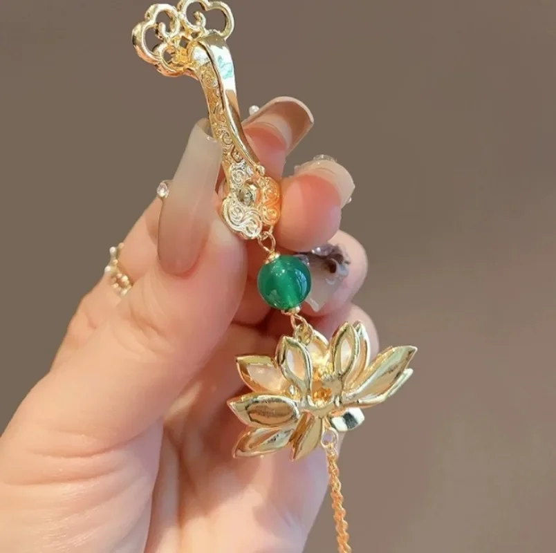 رائعة قصر نمط اللؤلؤ شل لوتس شرابة الزمرد قلادة بروش السيدات مجوهرات الحفلات