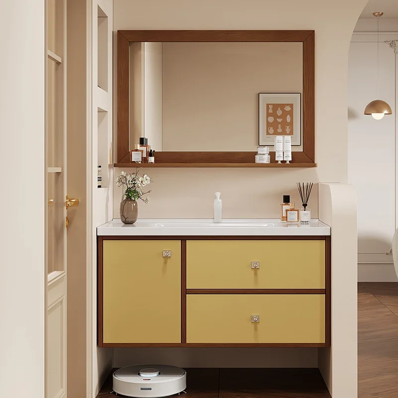 

Двухцветный комбинированный шкаф для ванной комнаты в стиле Mid-century из каучукового дерева с интегрированной керамической раковиной