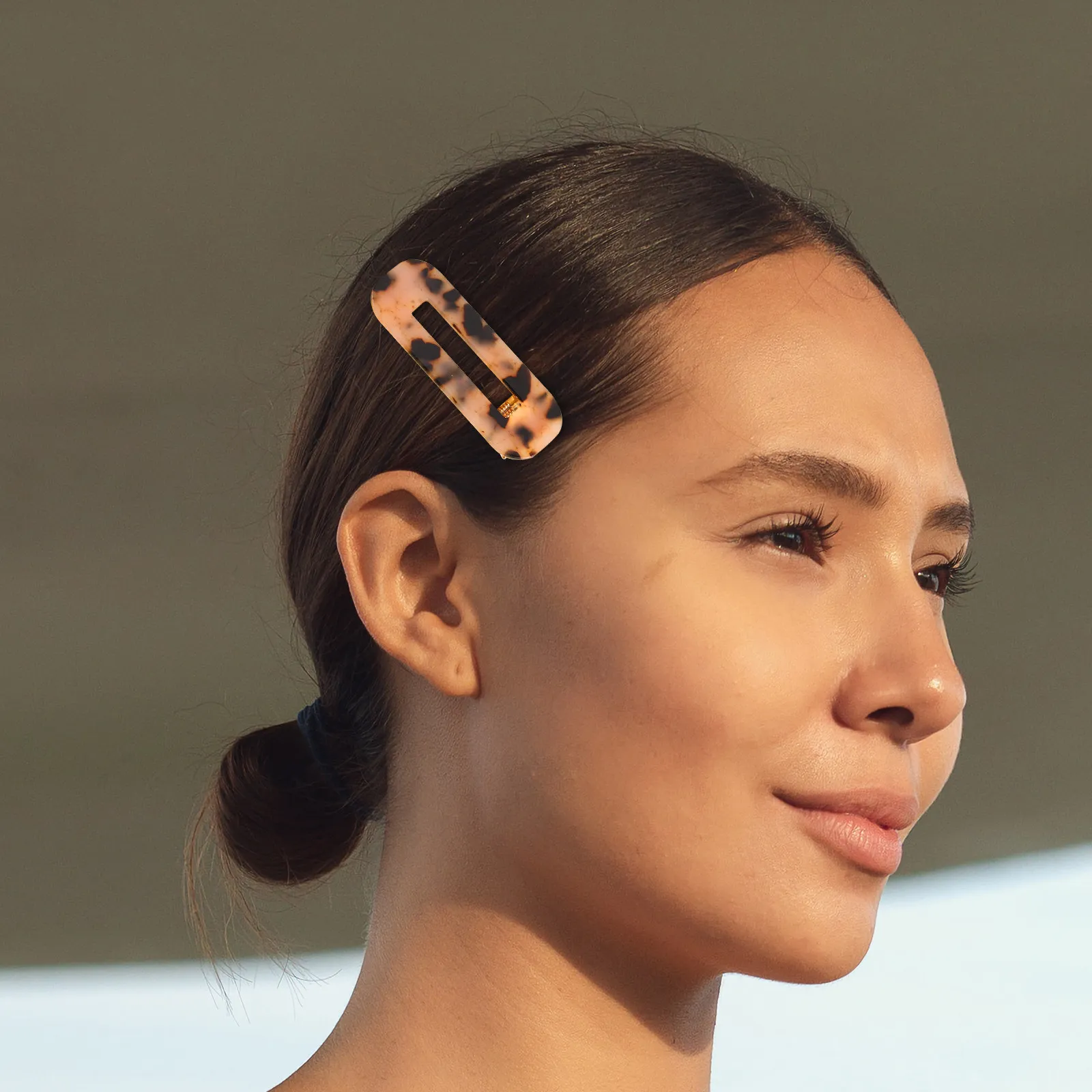 

2Pcs Leopard Hair Clips Plastic Hair Barrettes Brown Black Simple Grip Hairpins for Women Girls Party Daily Use Fashion