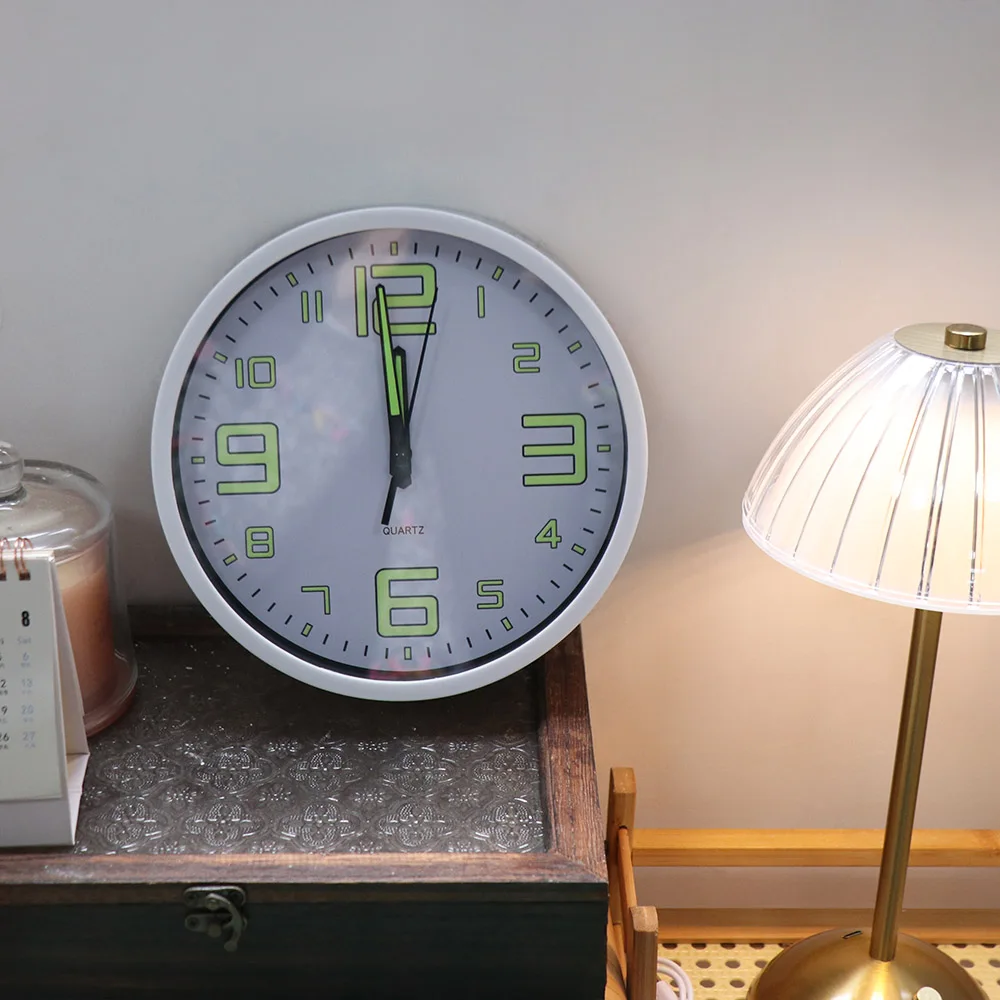 Light Glow In The Dark Silent Quartz Wall Clock Round Plastic Luminous Wall Clock Time Accuracy Fashion Digital Clock Hotel