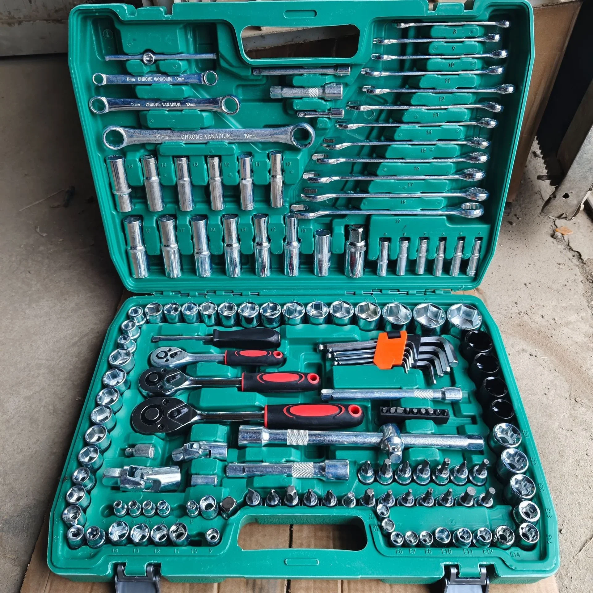 151-piece Socket Wrench Tool Set Universal Sleeve Ratchet Wrench for Car Machine Home Maintenance Combination Tools