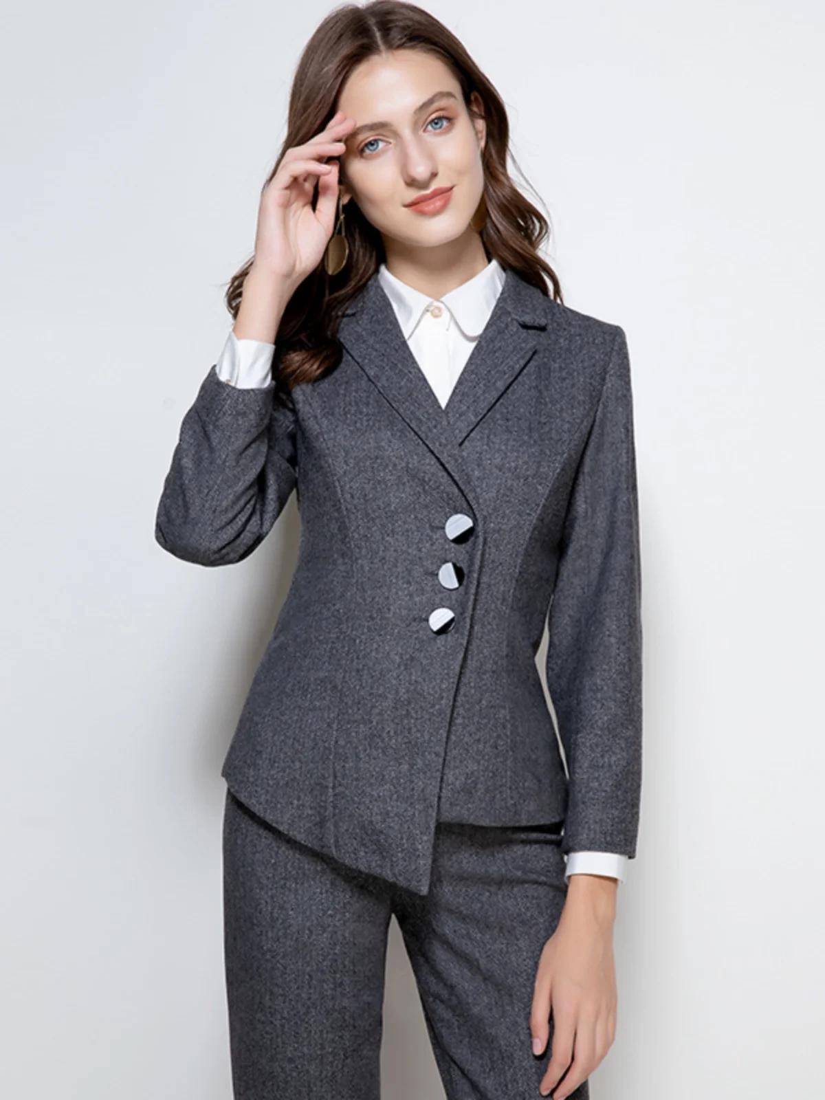 

Новинка осенне-зимней коллекции 2025: Шерстяной фланелевый костюм с асимметричным подолом, профессиональный топ с отложным воротником или жакет