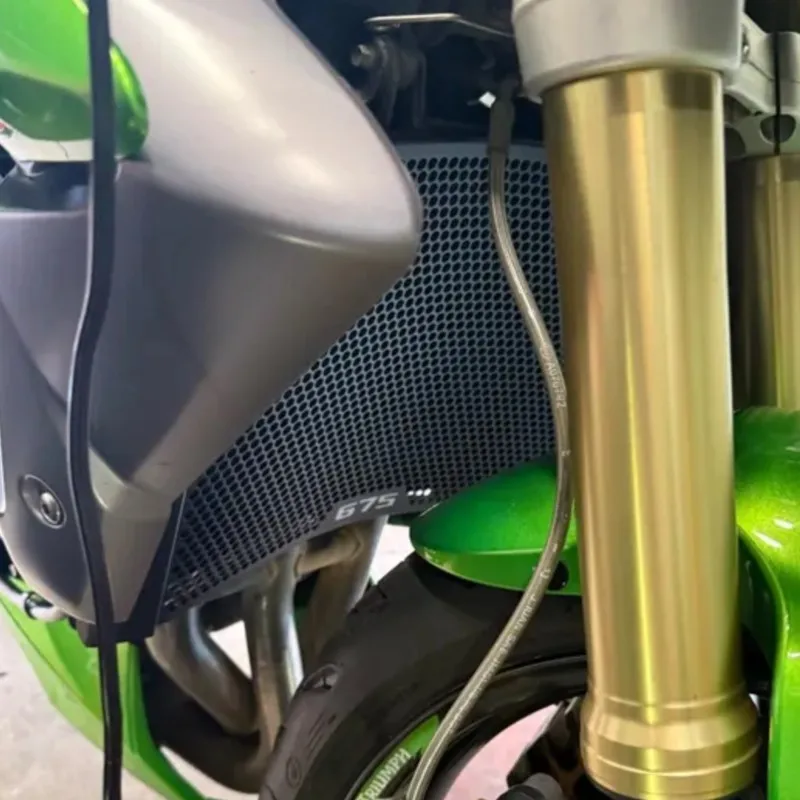 

For Street Triple R Street Triple 675 675R 675 R 2009-2010-2011-2012 Motorcycle Water Tank Protecter Radiator Grille Guard Cover
