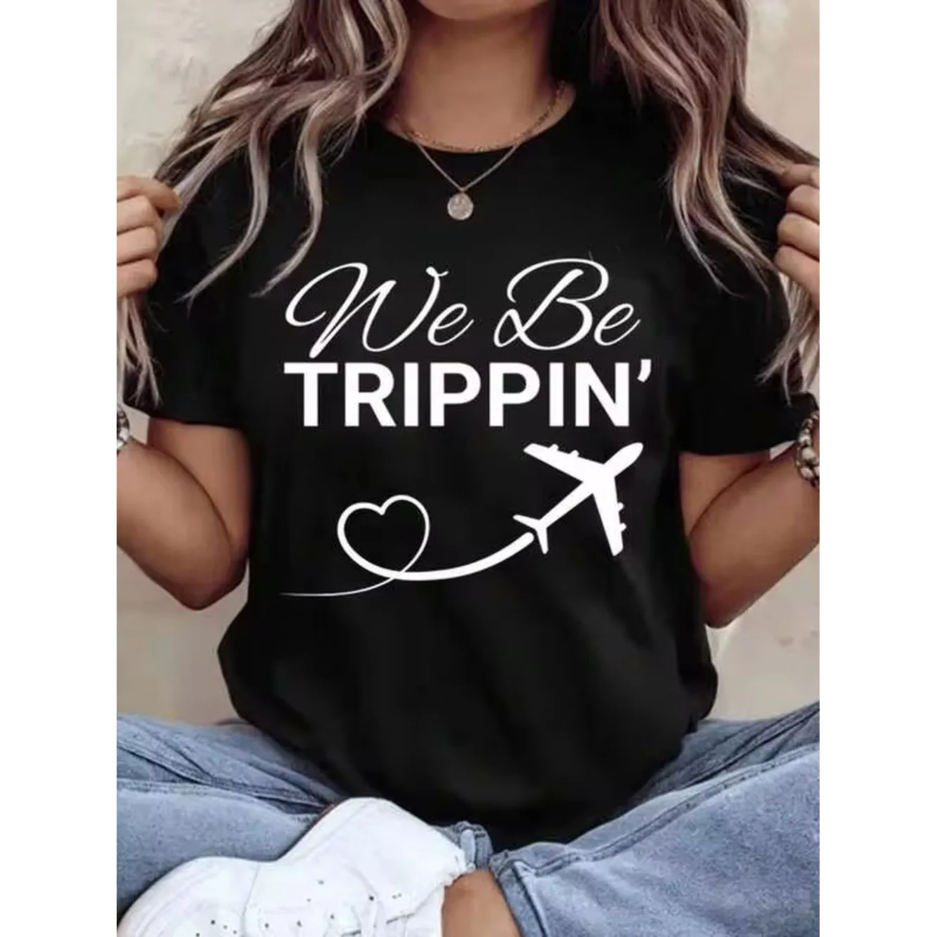 We Be Trippin Travel Themed Graphic T-Shirt For Women Casual Summer Outfit With Airplane And Heart Design Perfect For Vacation Getaways And Adventure Lovers,220g