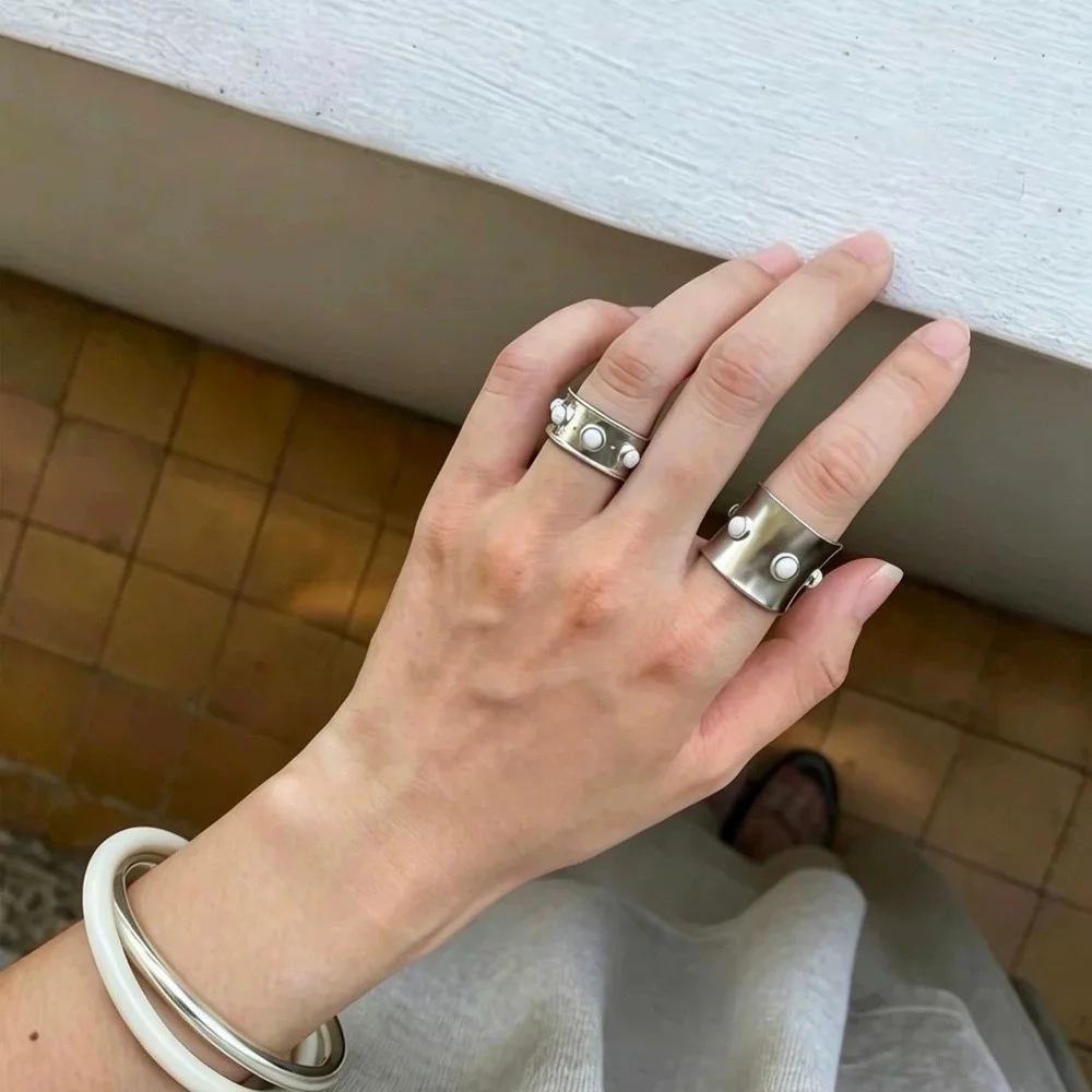 Niche Nordic Design Wide Curved Ring for Women Light Luxury High-end Two-tone Stackable Black Onyx Band Ring Jewelry