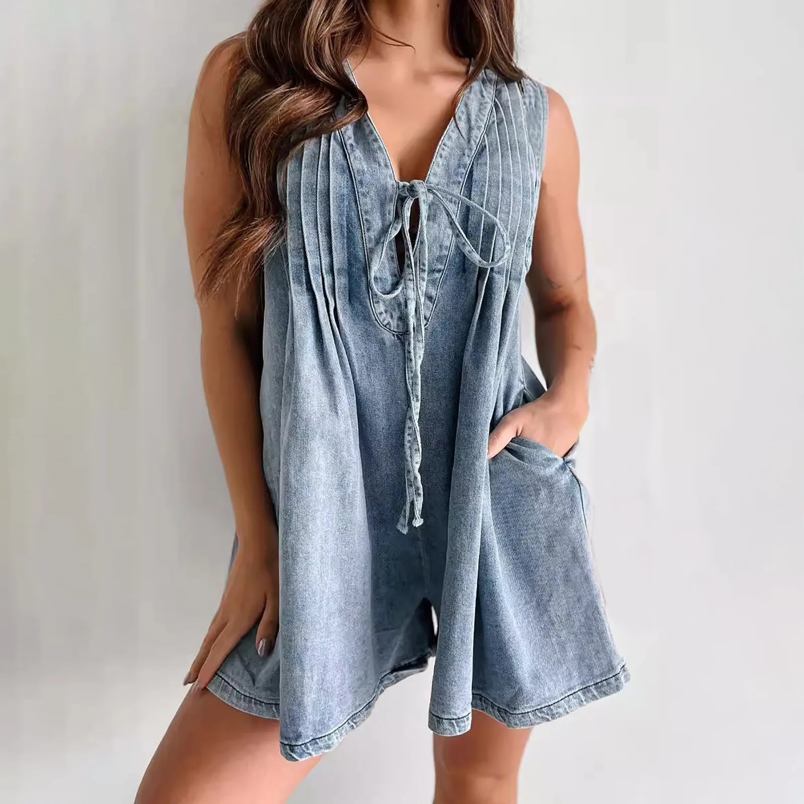 Blauer ärmelloser Jeans-Overall für Damen, Shorts, modisch, tiefer V-Ausschnitt, Schnürung, lockerer lässiger Strampler, kurze Hose mit Taschen, Sommer-Overall