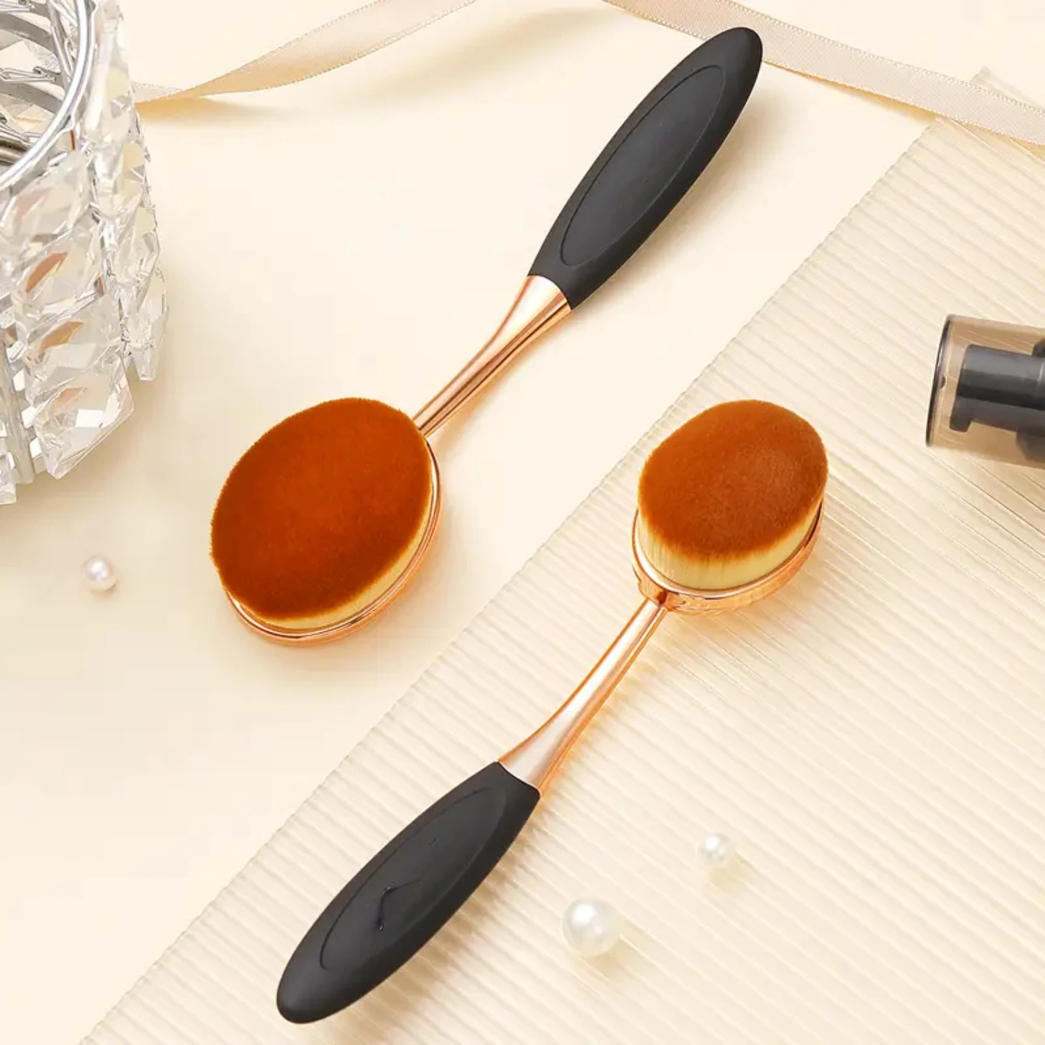 Flawless Oversized Oval Makeup Brush for Quick and Effortless Application of Liquid and Powder Foundation