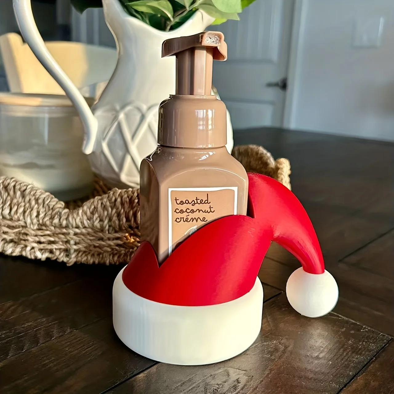 1 3D Printed Christmas Hat-Shaped Ornament, Soap Dispenser Set, Gift Ornament with Decorative Christmas Hats, Desktop Ornament, Bathroom and Kitchen Decoration, Christmas-Style Container, Suitable for Hand Soap, Shower Gel, and Lotion |