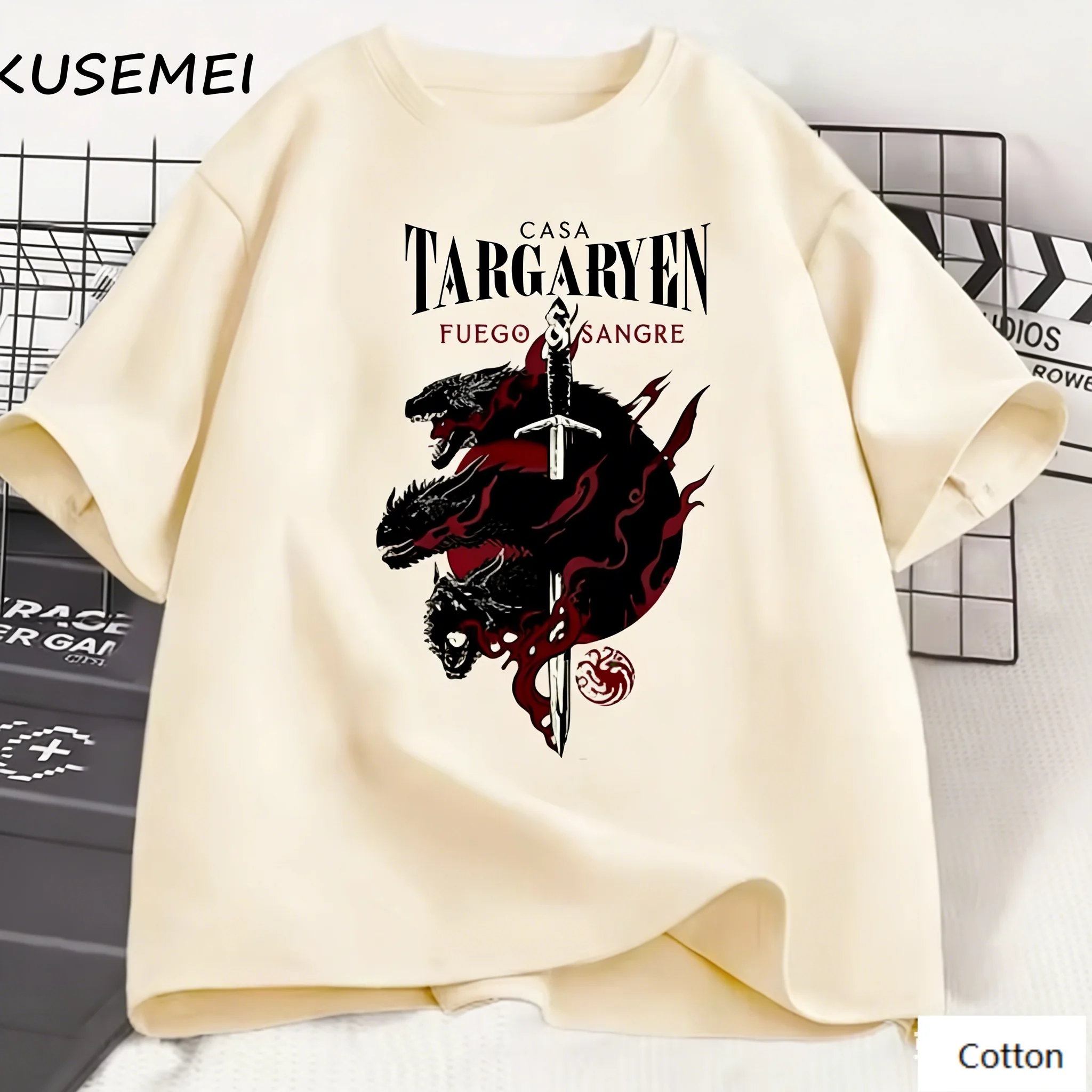 Camiseta Oversize de Algodón Beige con Gráfico Audaz del Dragón de Tres Cabezas y Espada de la Casa Targaryen, Camiseta Unisex Estilo Urbano