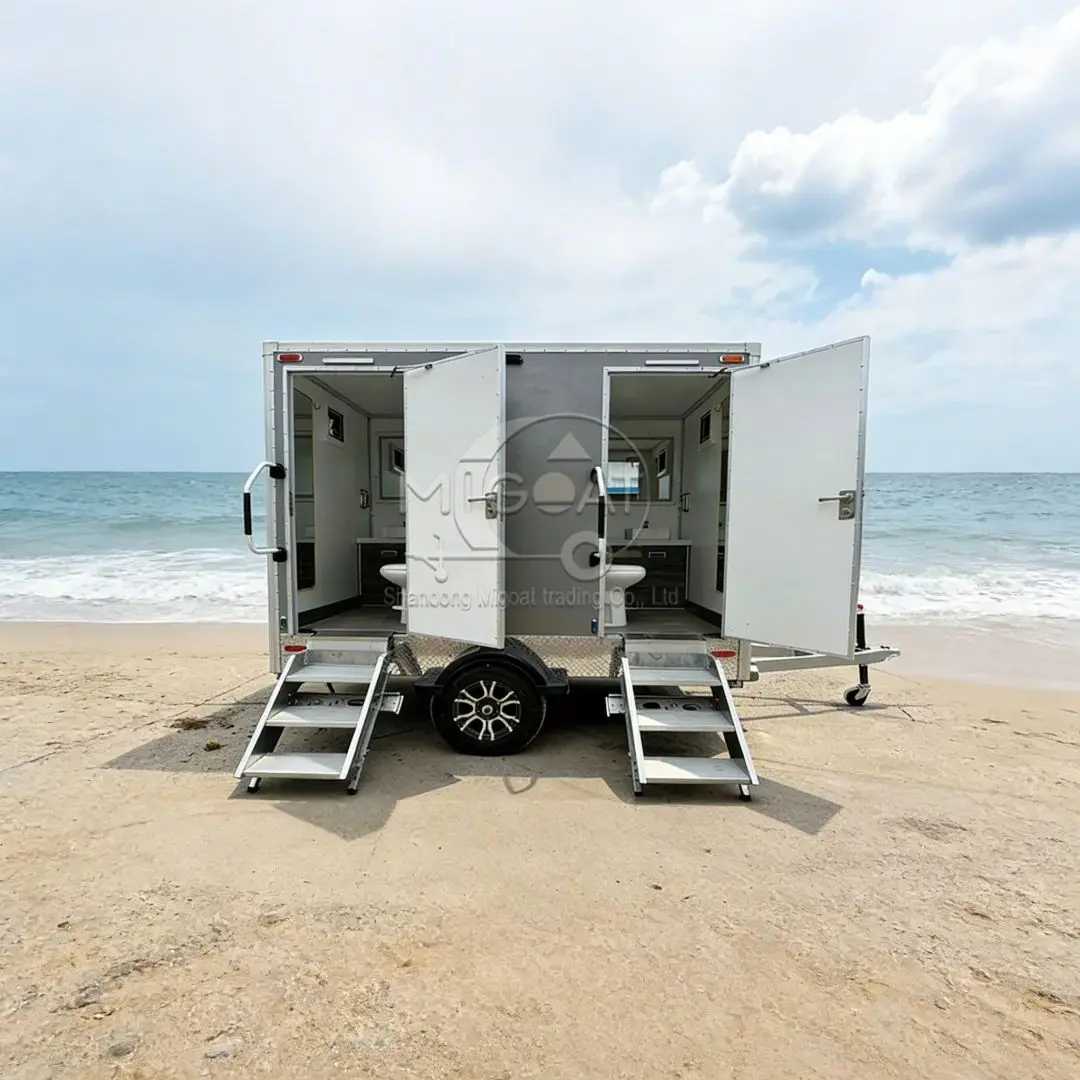 

Портативный туалетный прицеп с двумя санузлами, раковиной и индивидуальными туалетами для кемпинга и мероприятий на открытом воздухе – мобильное решение для санитарных нужд