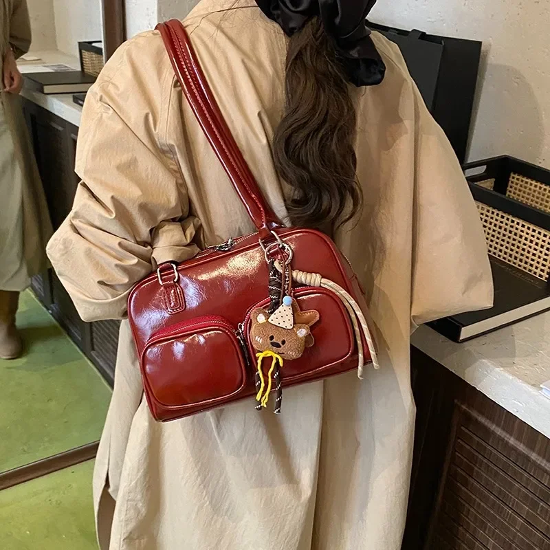 

Classic Messenger Bag For Women In Genuine Leather, Fashionable Crossbody Strap By Luxury Brand For Travel Use