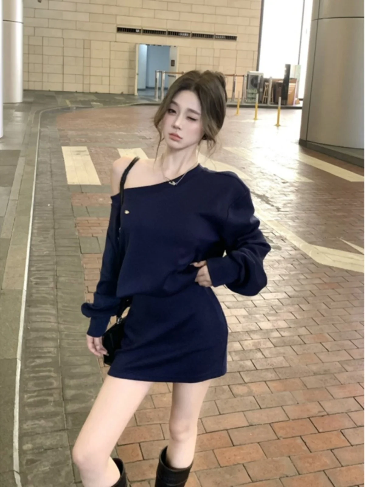 Autumn Winter Lady's Sweatshirt Bodycon Skirt Atmosphere Sense Slant Shoulder Expose Clavicle Inner Wear Dress Women's Fashion