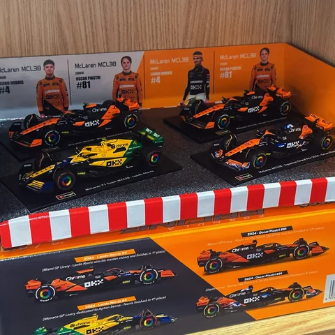 Nytt i lager Bburago 1:43 Red Bull McLaren Hiace Mercedes-Benz Miami Las Vegas Alloy Fyra-bilsset Miniatyr Diecast Specialleksaker 10 best sales gjuten Hiac - №5