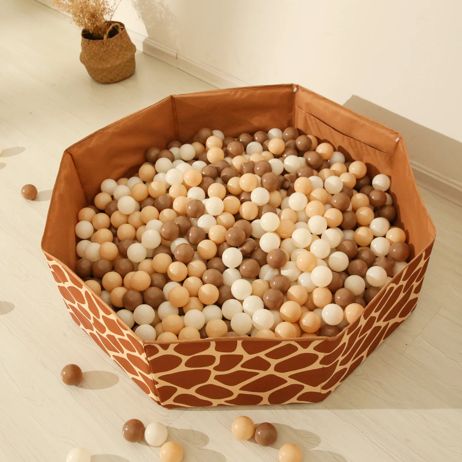 1pc 어린이 홈 접이식 8면 갈색 공 구덩이 풀 장난감 (공 없음) 어린이 놀이를위한 운반 가방 포함