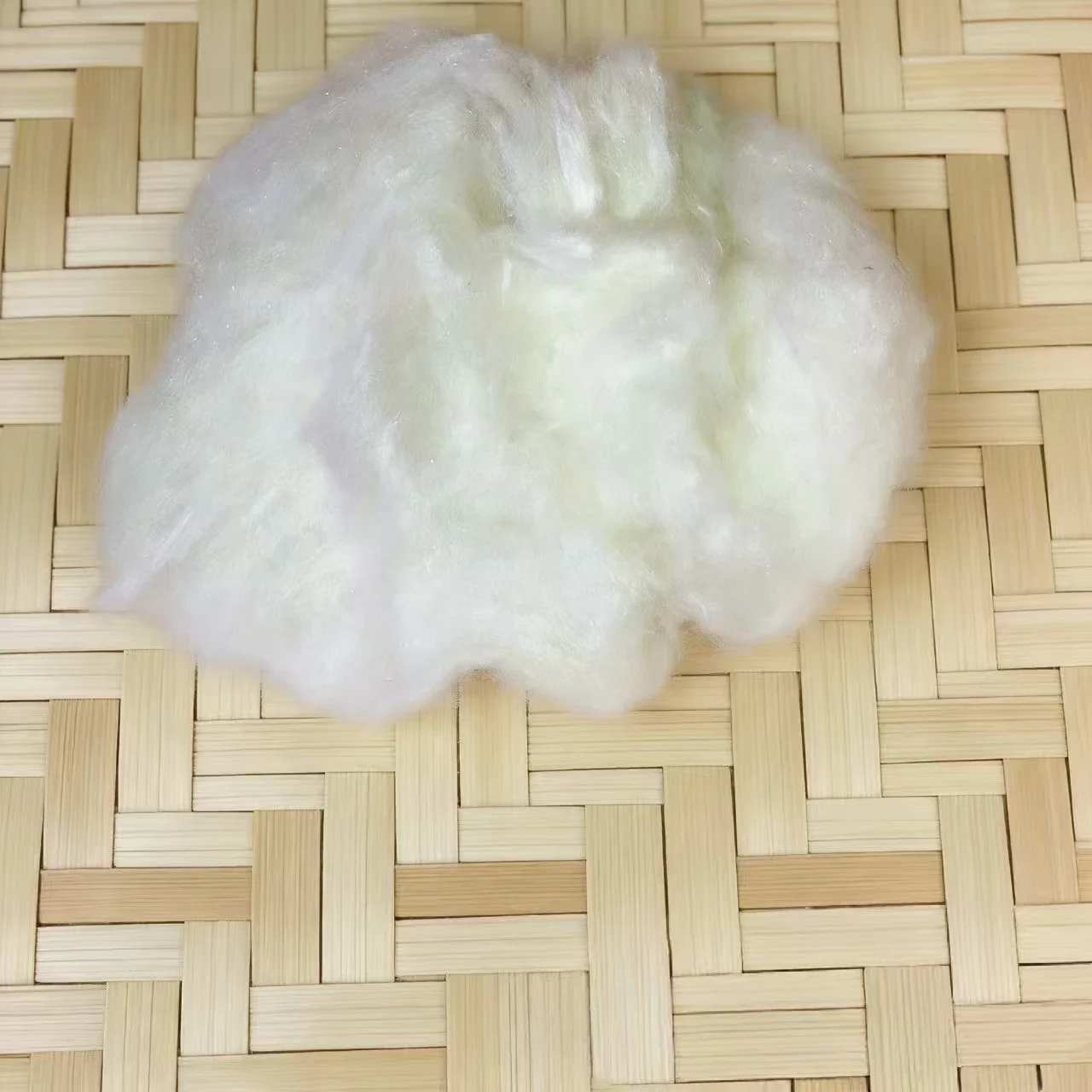 

Mulberry Silk Opened Sliver, Short Silk Fiber, Combed Cotton Breathable Filling, Skin-Friendly Fluffy Soft Anti-Mite Home Textil