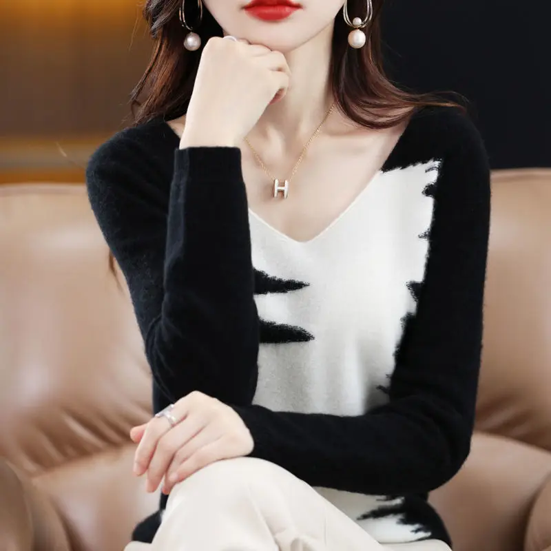 Fashion V-Neck Spliced Loose Knitted Sweaters Women's Clothing 2022 Autumn New Loose Casual Pullover Tops Office Lady Sweater image 4