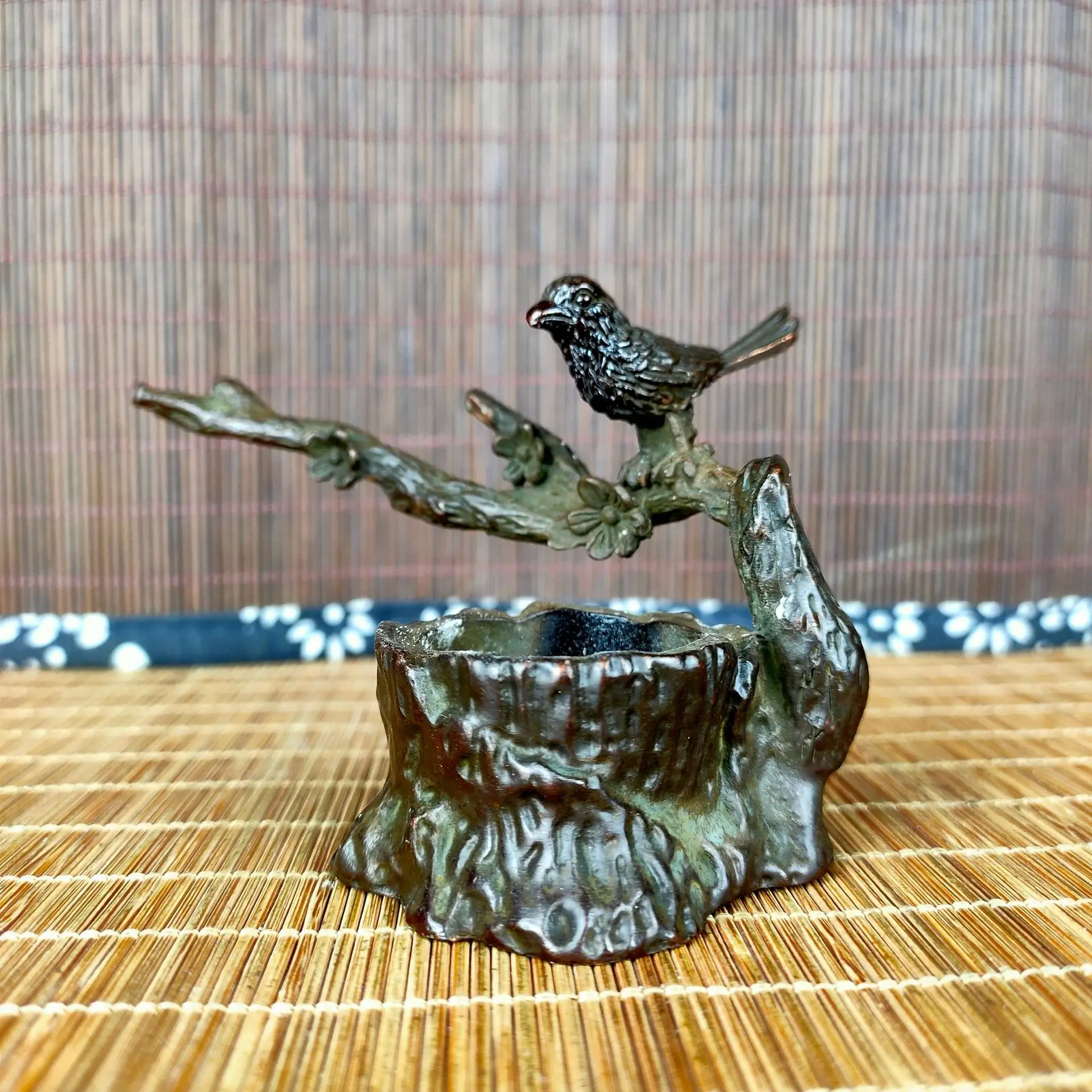 

Sculpture animal statues make old copper eyebrows incense burner ornaments, retro tower study tea pet desktop decoration