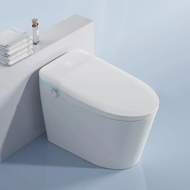 Set WC moderno e intelligente in ceramica a doppio flush monopezzo montato a pavimento con design a trappola a S con telecomando a serbatoio nascosto per il bagno