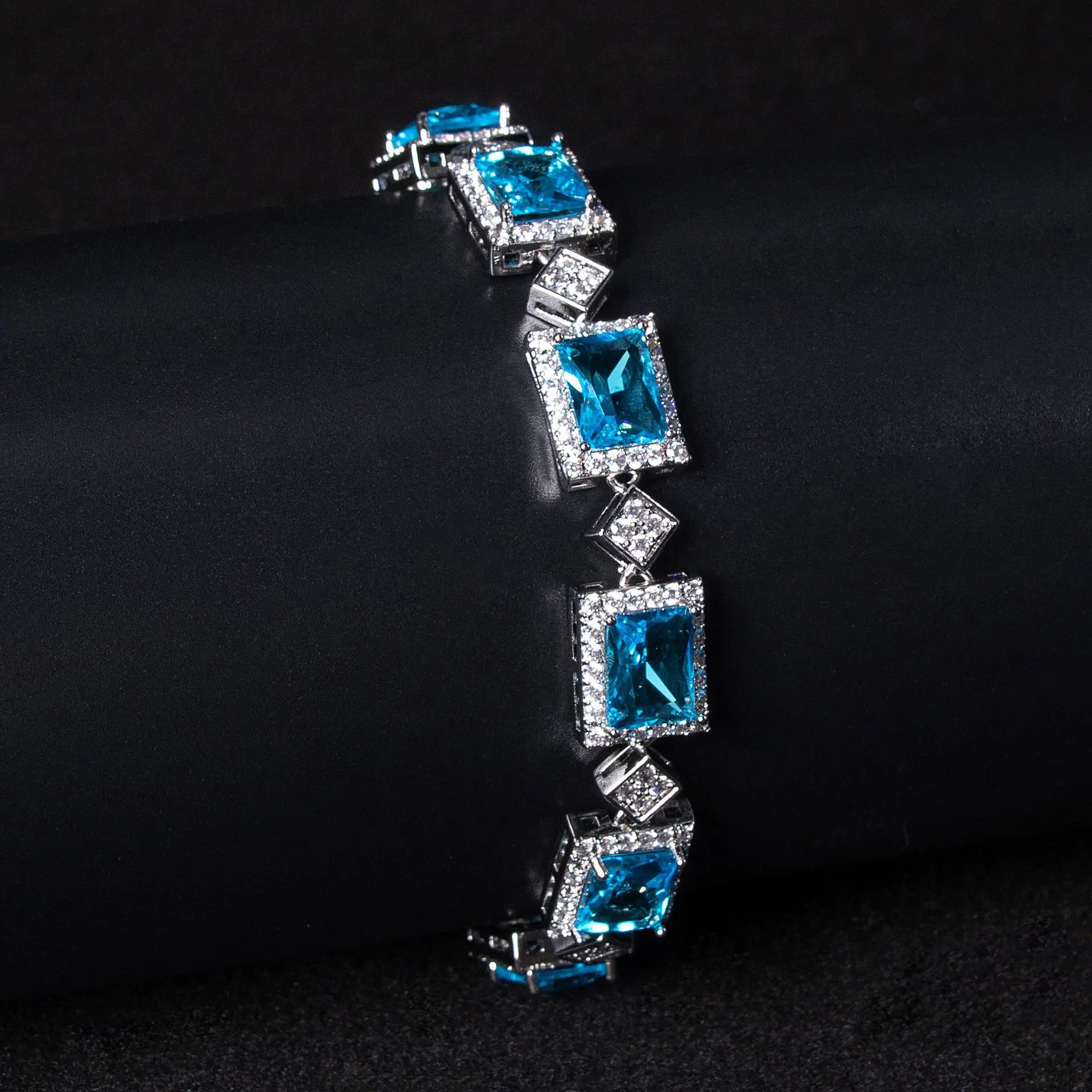 HIBRIDE Vintage Niche Square Shaped Bracelet Multi Colour Women's Costume Jewellery Set For Daily Party Holiday Gift Wedding B09