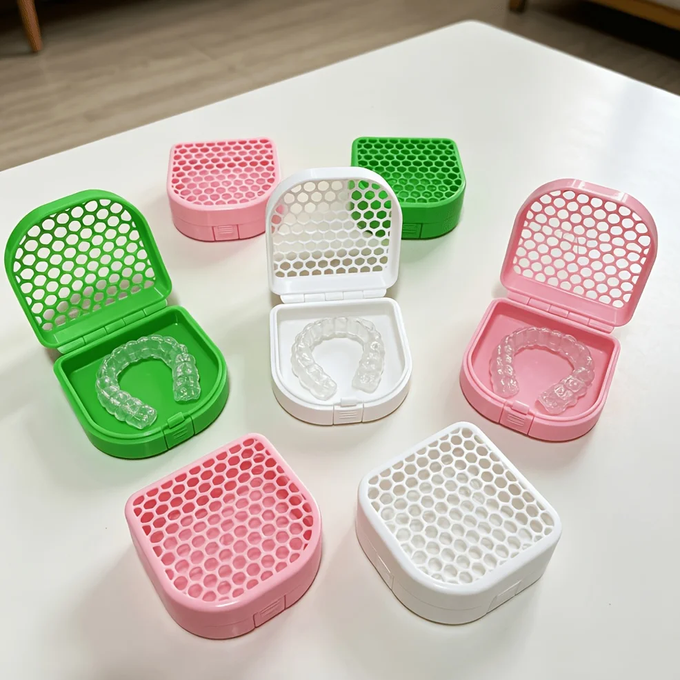 A Versatile Mesh Storage Box with a Breathable Flip-top Lid and Snap Closure,Ideal for Storing Orthodontic Retainers,and Jewelry