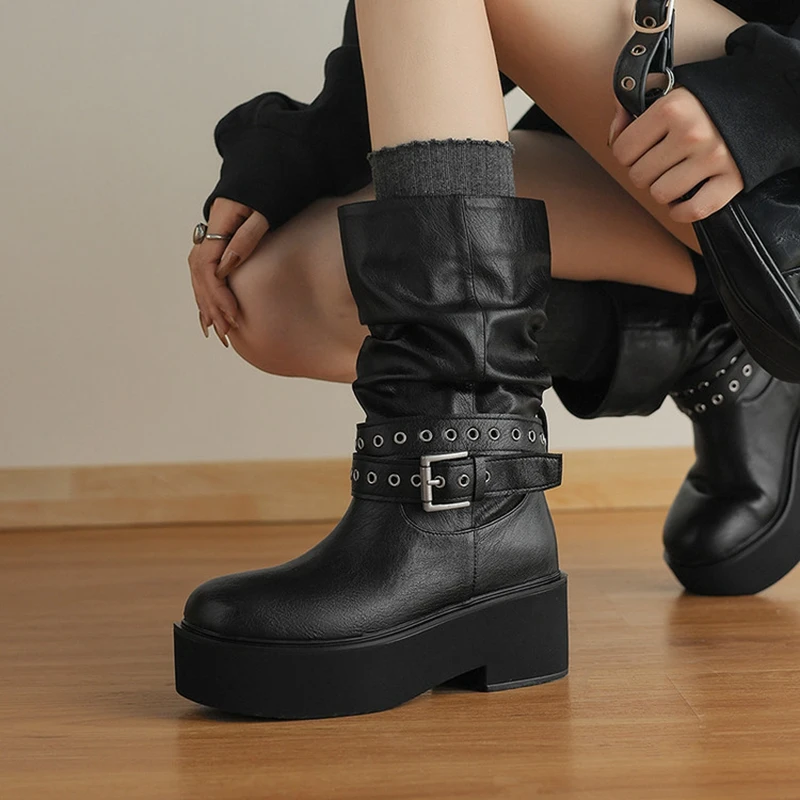 

Women's new leather cowhide round head metal belt buckle thick soled high-heeled retro motorcycle short boots