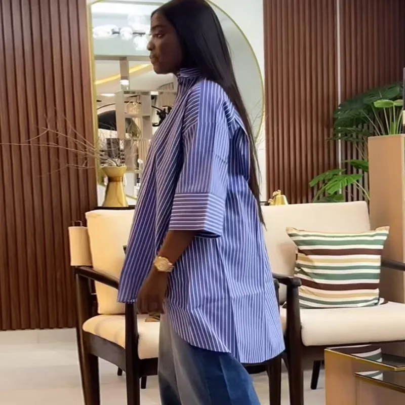 قميص نسائي جديد عصري فضفاض بأكمام طويلة مخطط باللون الأزرق، مريح وقابل للتنفس، ذو جودة عالية بأسلوب مكتبي