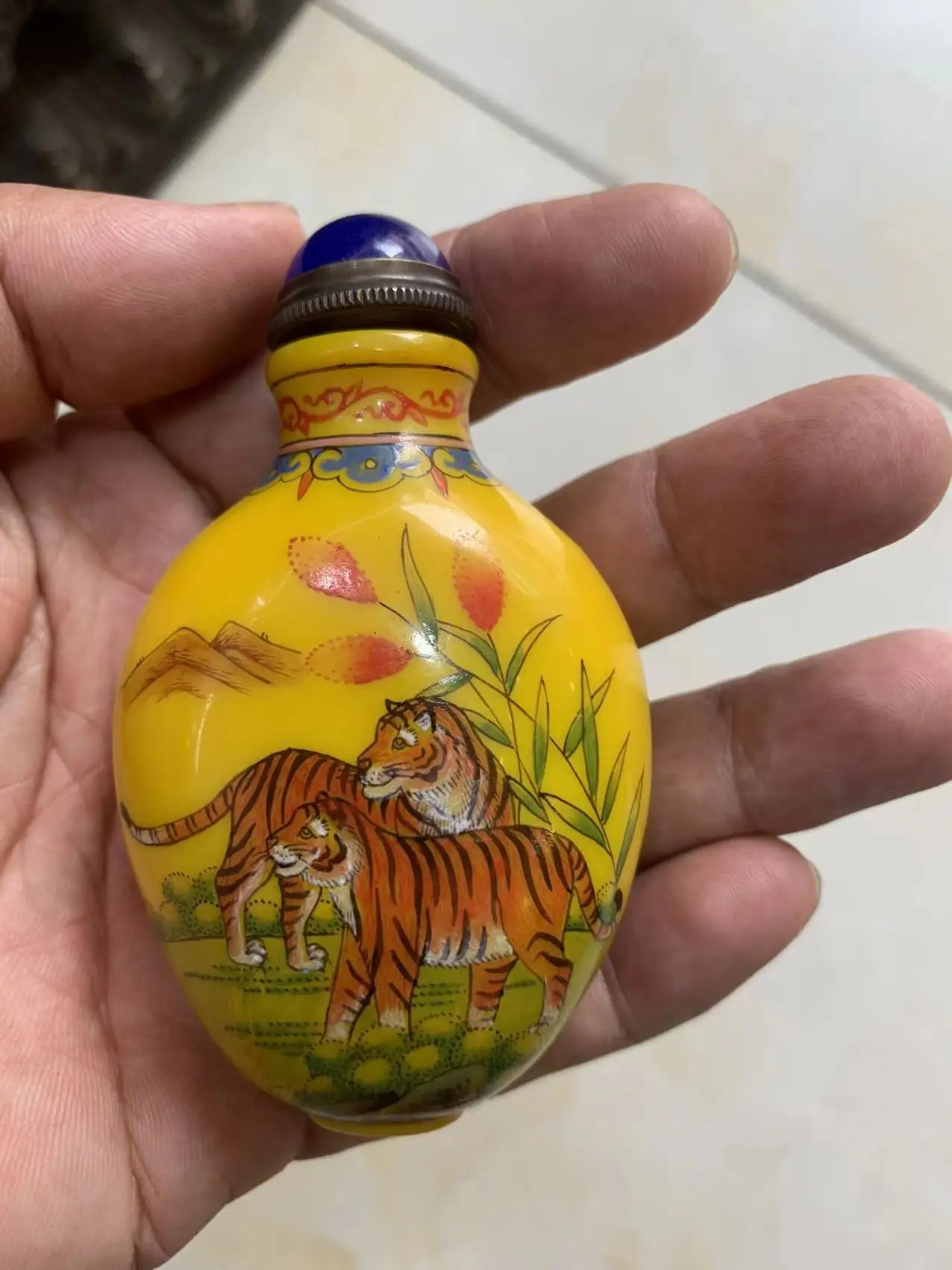 Rare Qing Dynasty  CHINESE Old colour glass  PAINTING SNUFF BOTTLE,tiger.#02,Free shipping