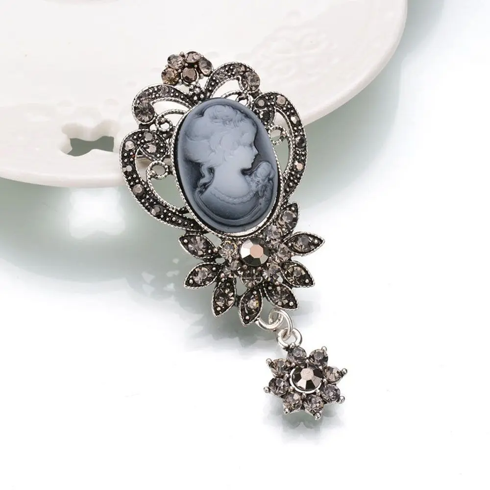 Elegant Antique Cameo Boutonniere Rhinestone Queen Brooch Pin Jewelry Christmas Gift Fashion Accessories