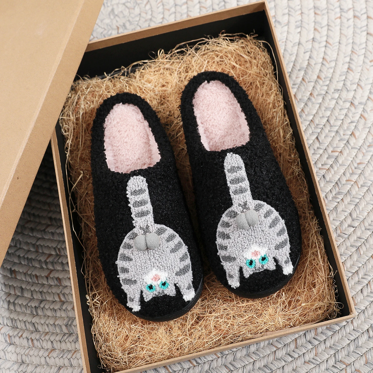 A Pair of Black Embroidered Cat-Patterned Plush Home Slippers with Thick Soles, Comfortable and Warm, Non-Slip Indoor Slippers, Personalized Gifts for Autumn and Winter, Suitable for Both Men and Women to Wear in the Bedroom view 5