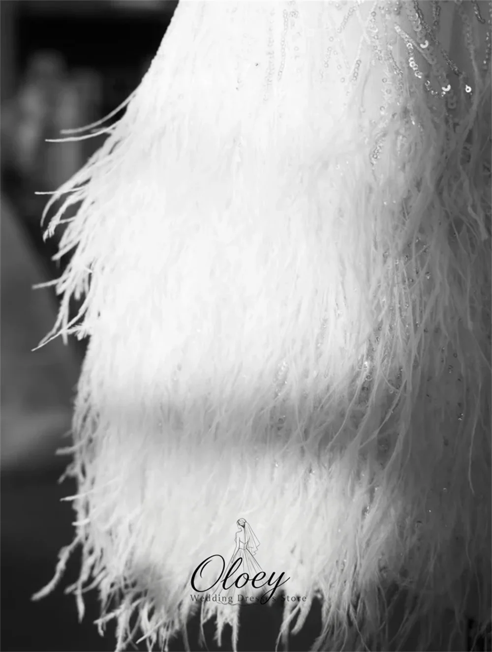 OLOEY 2026 Customized Modern Strapless Sequin Feather Bridal Gown A-Line Mini Wedding Dresses For Woman Wedding Party Dress