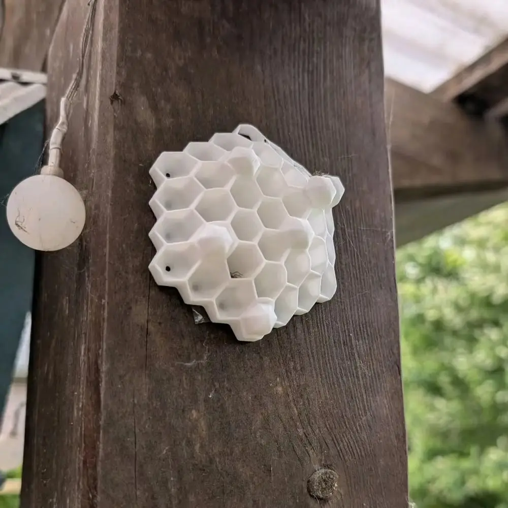Effective Plastic Wasp Deterrent Realistic Hanging Wasp Repellent Eco-Friendly Durable Simulated Honeycomb Garden