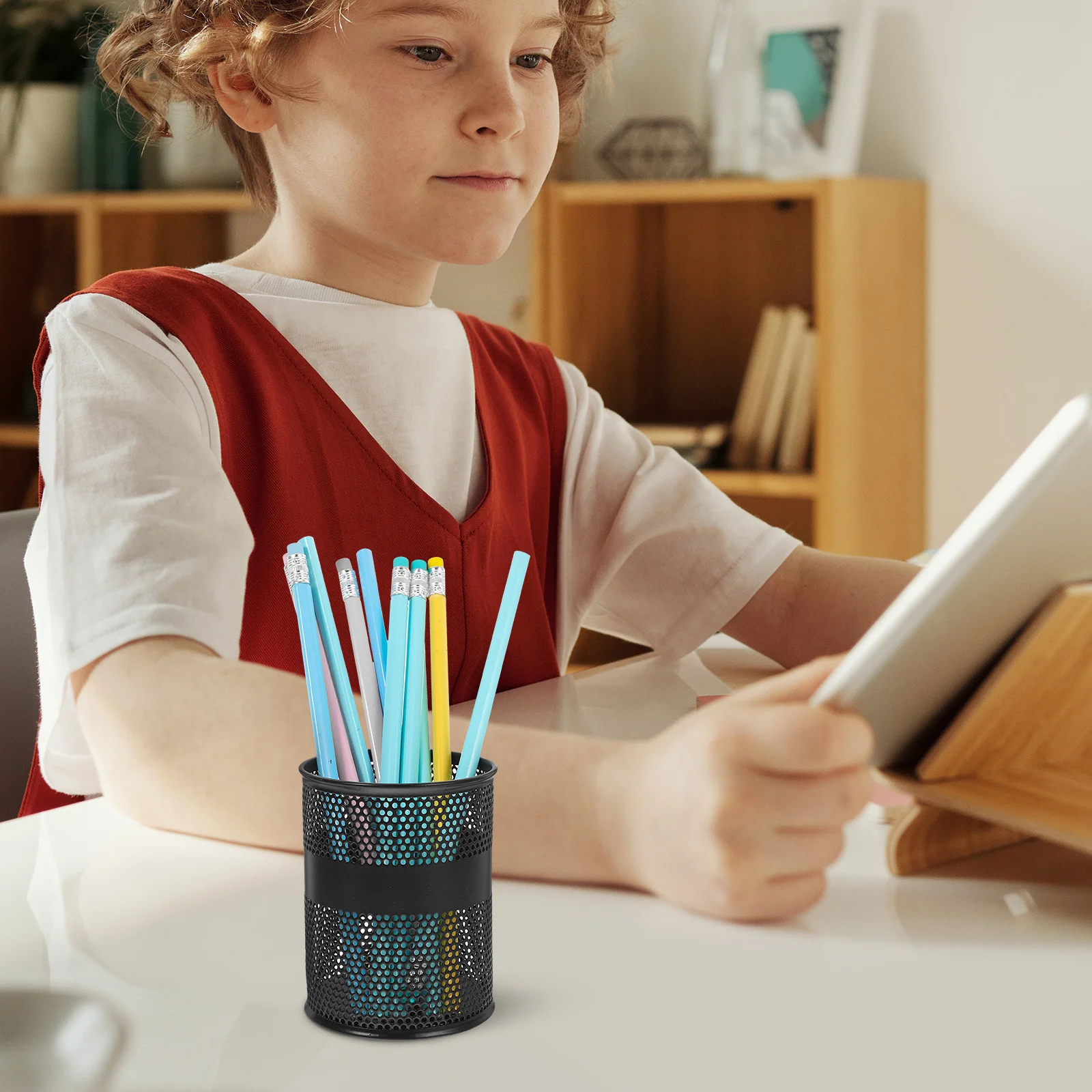 

Simple Beautiful Metal Pen Organizer for Desk Makeup Brushes and Stationery Storage Solution Pencil Cup Pen Holder