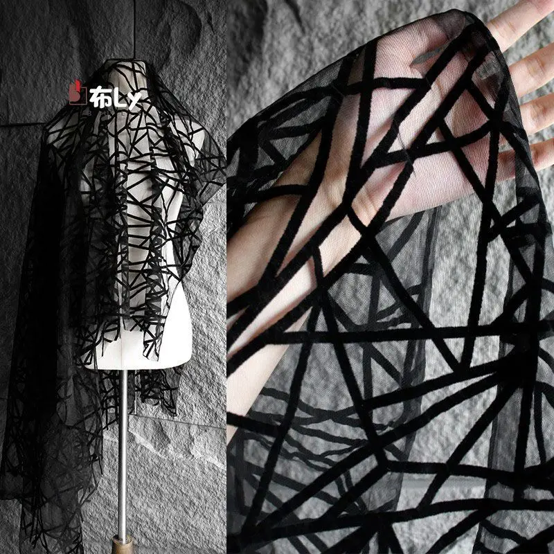 

Черная ткань с геометрическим узором, жаккардовая, с нерегулярной сеткой, тюлевая, прозрачная, мягкая, для дизайна одежды.