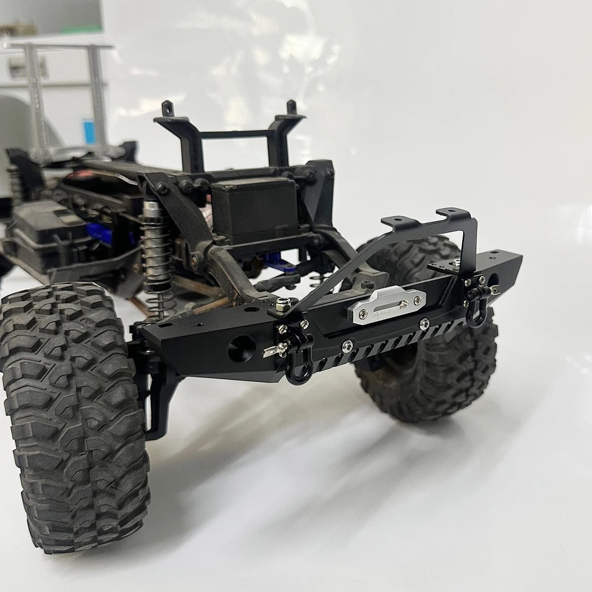 กันชนหน้าโลหะพร้อมห่วงลากสำหรับรถบังคับวิทยุขนาด 1/10 รุ่น Traxxas TRX4 Axial SCX10 90046 90047 SCX10 II อะไหล่อัพเกรด
